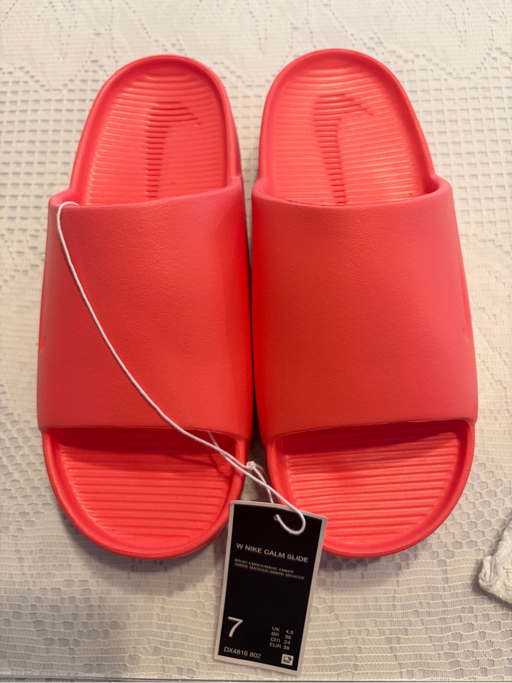 🪸Coral Nike Calms Men’s 6/Women’s 7🪸